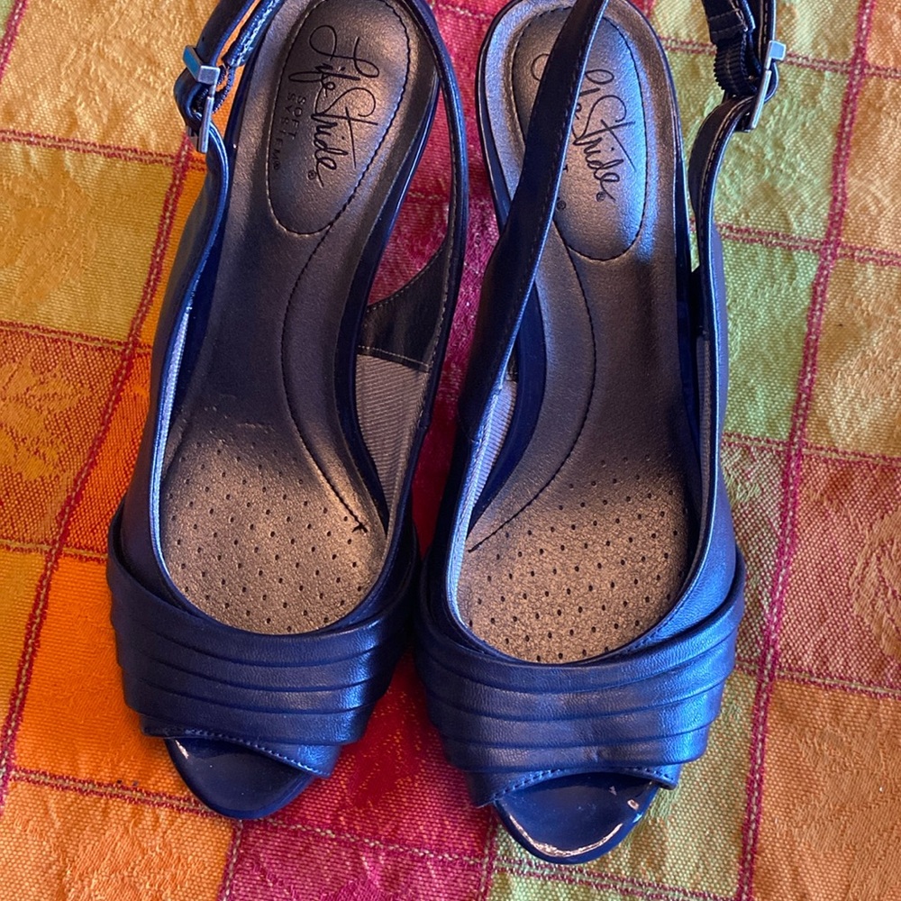 Life Stride(Soft System) Navy Blue 3inch heels. Size: 7.5M (open toe)